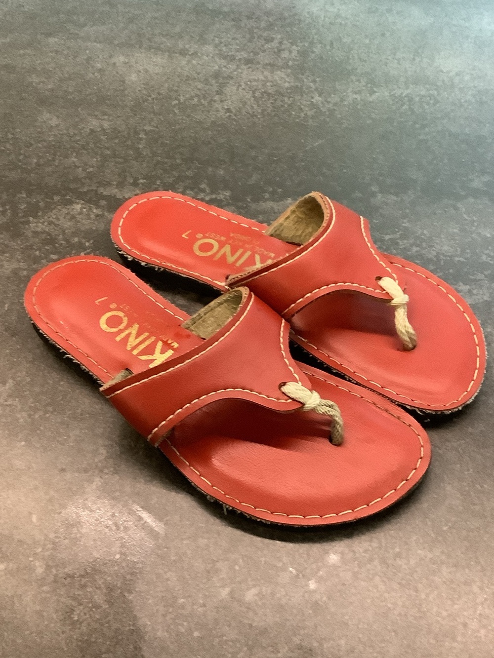 Kino red leather thong sandals, size 7